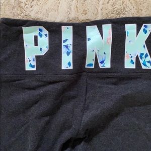 VS Pink crop yoga legging charcoal w/ floral logo